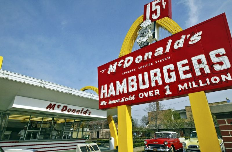 Reja Kroka pirmās McDonald’s franšīzes vieta Des Plainesā tika pārvērsta par muzeju. | AP faila fotoattēls