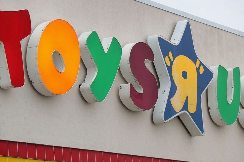Tanda tangan Toys R Us pada bangunan di Highland Park, Illinois