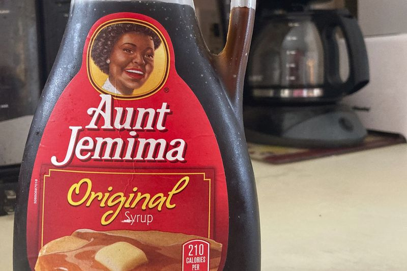 Pepsico está cambiando el nombre y la imagen de marketing de su mezcla para panqueques y jarabe Aunt Jemima.