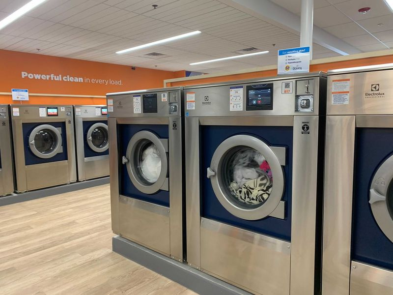 Dotykové práčky Electrolux od Tide Laundromat.