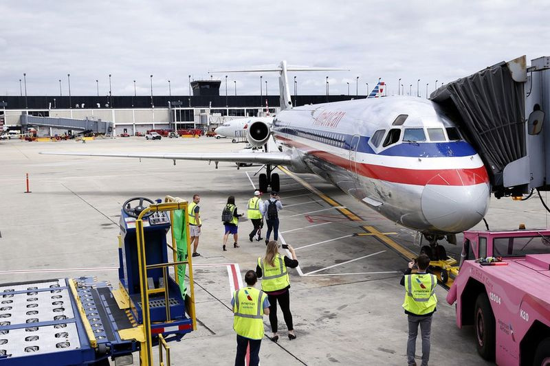 I dipendenti di American Airlines fotografano l
