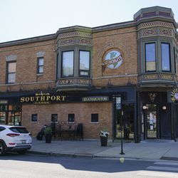 Southport Lanes, 3325 N. Southport Ave., i Lake View stänger söndag.