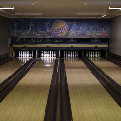 Las pistas de bolos en Southport Lanes en Lake View.