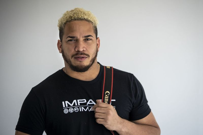 Chris Costoso musel zatvoriť svoje podniky v Impact Images Studio, 3602 N. Lavergne Ave.