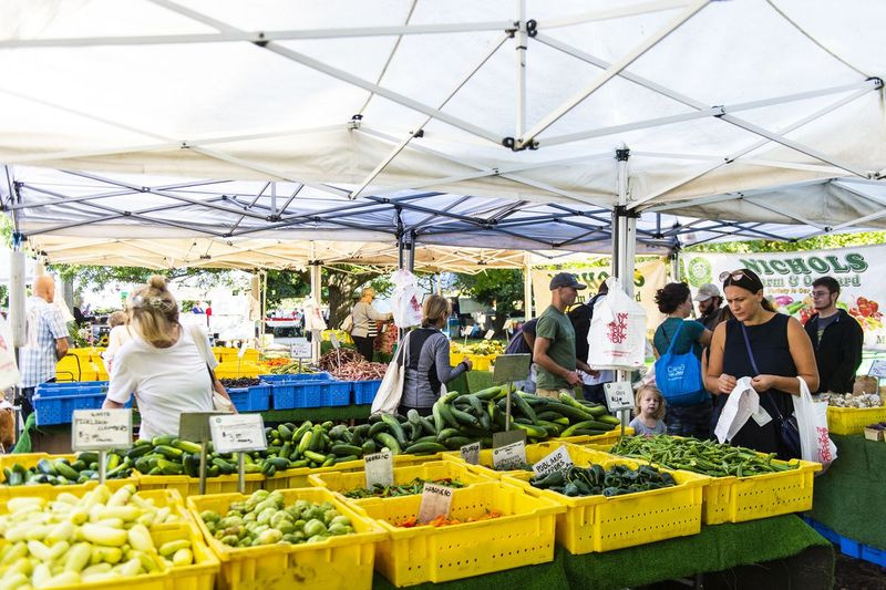 Mercado de agricultores del casco antiguo en el casco antiguo.