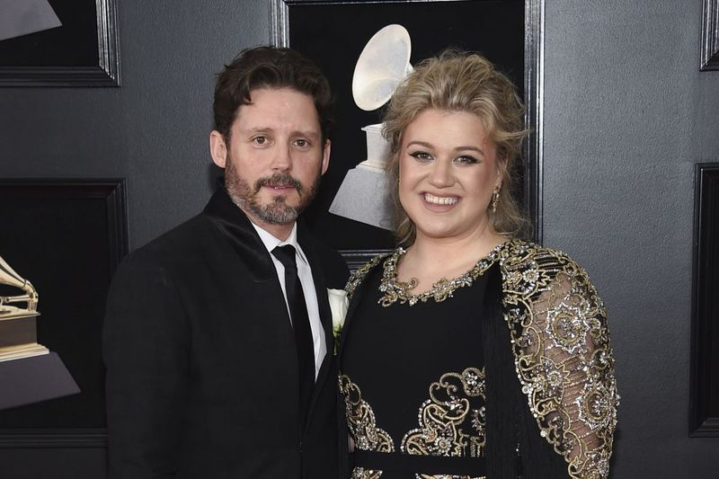 Kelly Clarkson och hennes man Brandon Blackstock kommer till den 60:e årliga Grammy Awards i New York 2018.