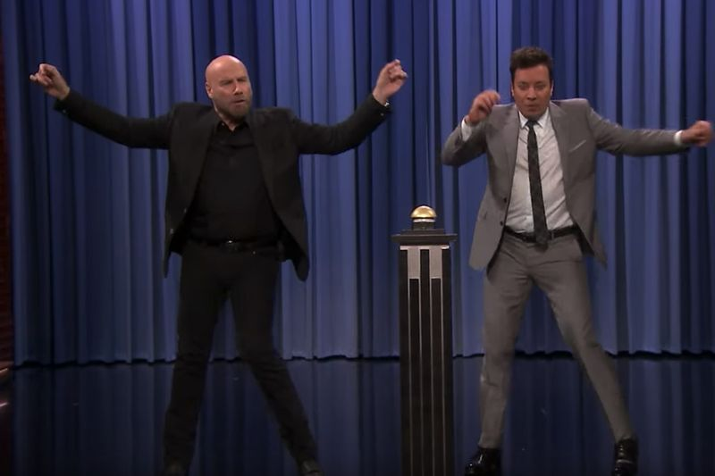 Ο John Travolta και ο Jimmy Fallon χορεύουν στο The Tonight Show