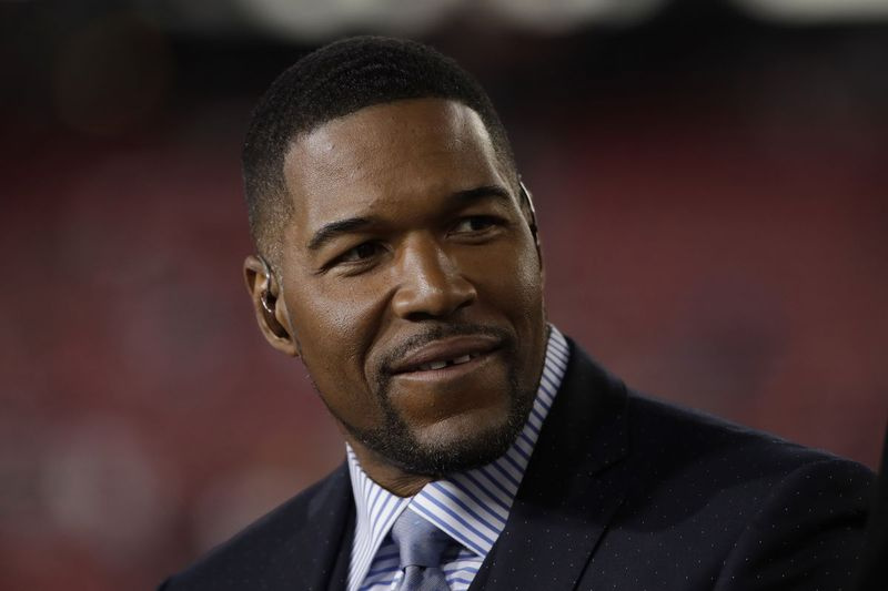 NFL defensief geweldig en GMA co-host Michael Strahan zal een van de bemanningsleden zijn op de volgende vlucht van Blue Origin naar de ruimte.