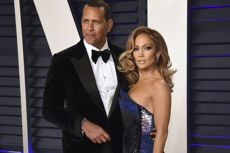 Alexas Rodriguezas kairėje ir Jennifer Lopez atvyksta į Vanity Fair Oskarų vakarėlį Beverli Hilse, Kalifornijoje, 2019 m. vasario 24 d. Lopezas ir Rodriguezas sakė laidai Today, ketvirtadienį, 2021 m. balandžio 15 d., bendrame pareiškime, kad jie skambina nutraukė jų dvejų metų sužadėtuves.
