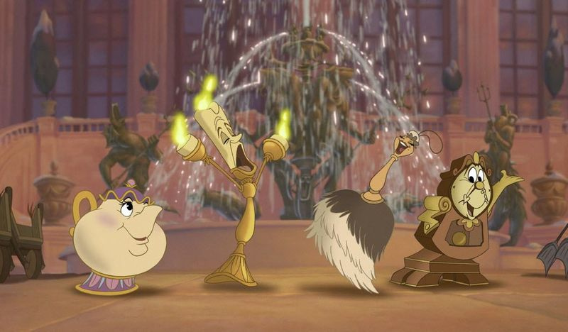 David Ogden Stiers uitte het karakter van Cogsworth de klok (uiterst rechts) in Disney