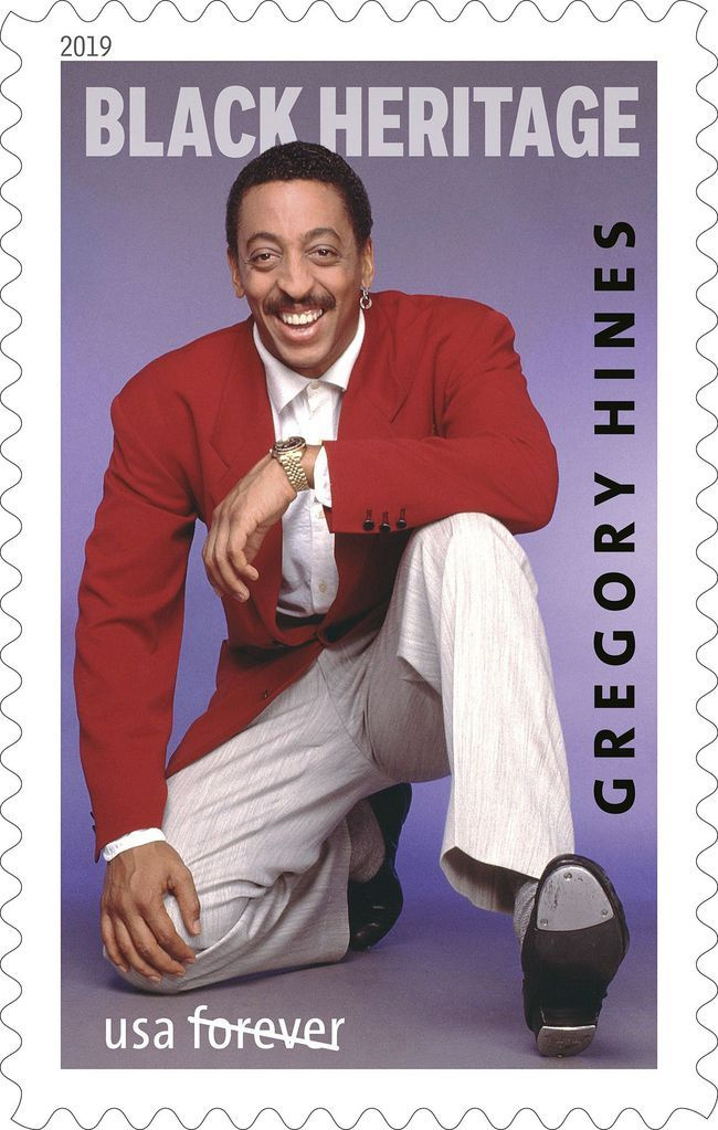 Esta imagem sem data fornecida pelo Serviço Postal dos EUA mostra um selo da Black Heritage Series com uma fotografia de 1988 de Gregory Hines nele. O Serviço Postal dos EUA está homenageando o artista Hines com o selo. | Jack Mitchell / EUA Serviço Postal via AP