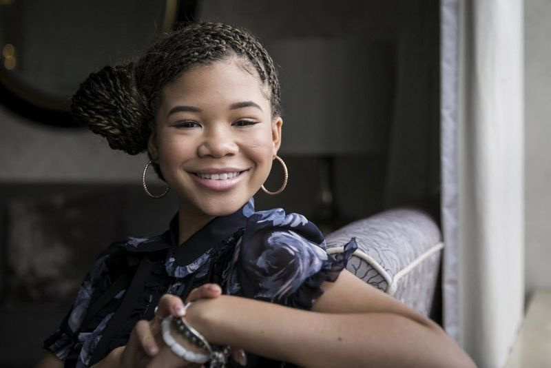 See on nii hämmastav, et meie filmis on nii palju esindatust ja kaasatust, mitte ainult näitlejate, vaid ka meeskonnaga. See oli nagu ÜRO, ütleb Storm Reid filmi A Wrinkle in Time kallal töötamise kohta. | Ashlee Rezin / Sun-Times