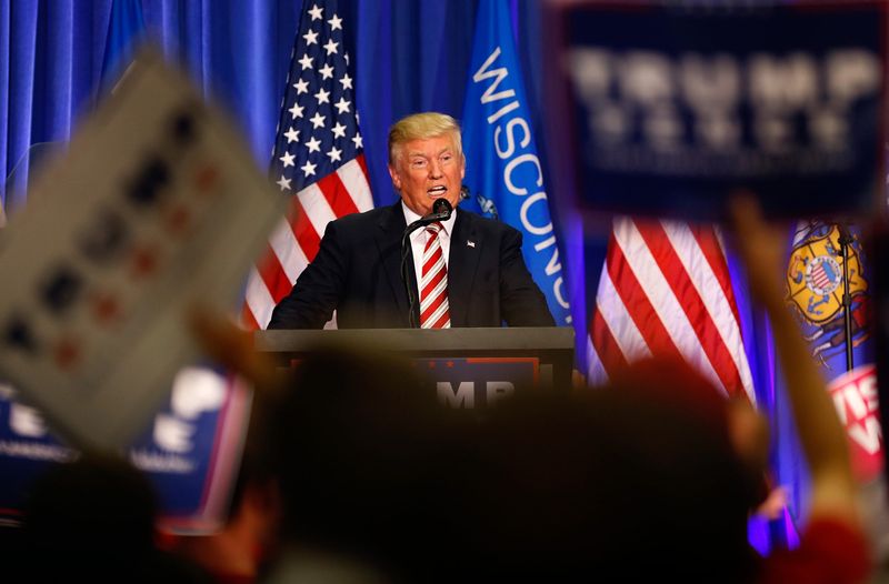 Ką žmonės turi omenyje sakydami, kad Donaldas Trumpas yra rasistas? | ...
