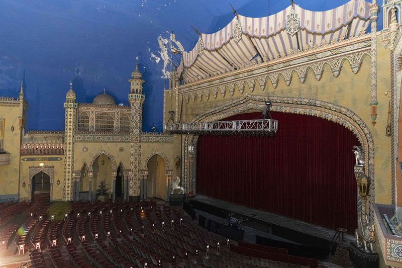 Das Auditorium und das Proszenium des Avalon Regal Theatre.