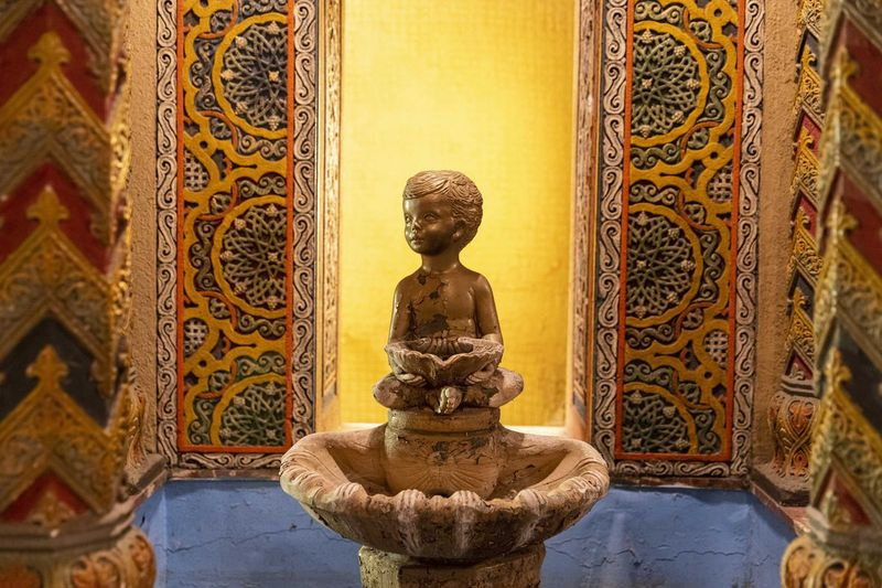 Ein Brunnen im Avalon Regal Theatre.