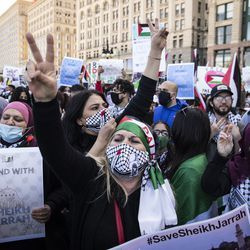 Ribuan orang berhimpun menyokong Palestin di Michigan Avenue berhampiran Grant Park, petang Rabu, 12 Mei 2021.