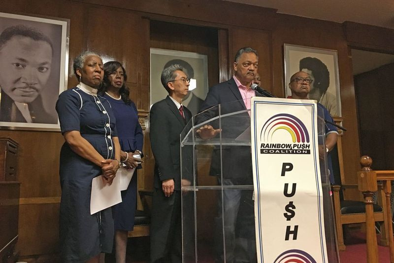 Pendeta Jesse Jackson Sr. telah disimpan di sebuah hospital di Washington, D.C., semalaman untuk pemerhatian selepas terjatuh dan kepalanya terhantuk di Universiti Howard.