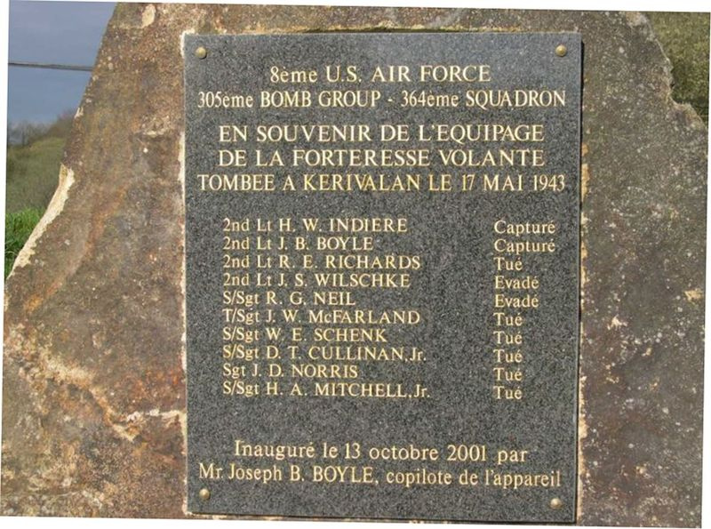 Tabuľa vo Francúzsku, ktorá uvádza, kto z letky Jamesa Buda Wilschkeho bol zabitý, zajatý alebo sa zajatiu vyhýbal.