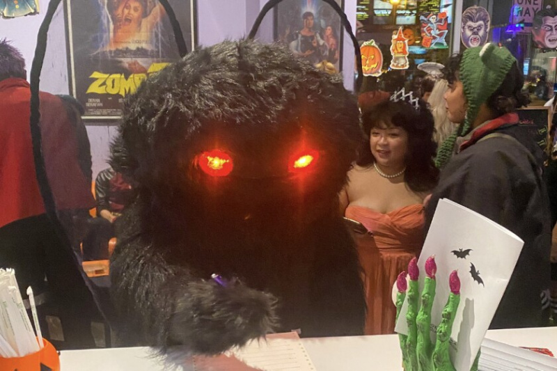 Mothman betaler tilsyneladende sin skat.