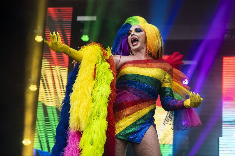 Alyssa Edwards membuat persembahan petang Sabtu di Pride in the Park di Grant Park.