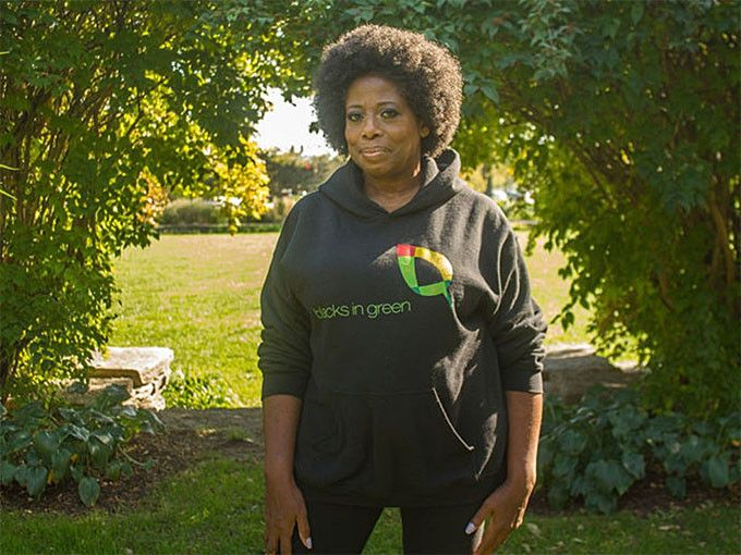 6 października Naomi Davis, założycielka i dyrektor generalna Blacks in Green, kupiła od dewelopera zrujnowany dom dziecka Emmetta Tilla od dewelopera. Lawrence Ave. w West Woodlawn do międzynarodowego sanktuarium pielgrzymkowego o nazwie The Till-Mobley Great Migration Museum, Garden and Theatre.