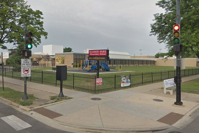 Osnovna šola Hanson Park, 5411 W. Fullerton Ave.