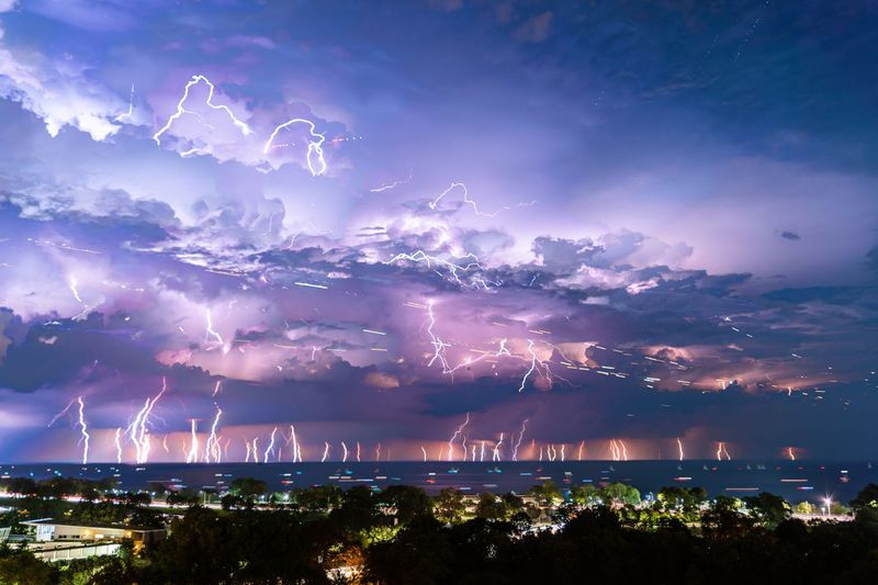 Pioruny nad jeziorem Michigan