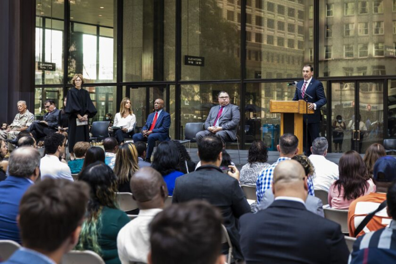   Le procureur des États-Unis pour le district nord de l'Illinois, John Lausch, s'exprime mardi lors de la 12e édition annuelle de la Constitution américaine de l'lllinois & ; Célébration de la Journée de la citoyenneté à Daley Plaza in the Loop.