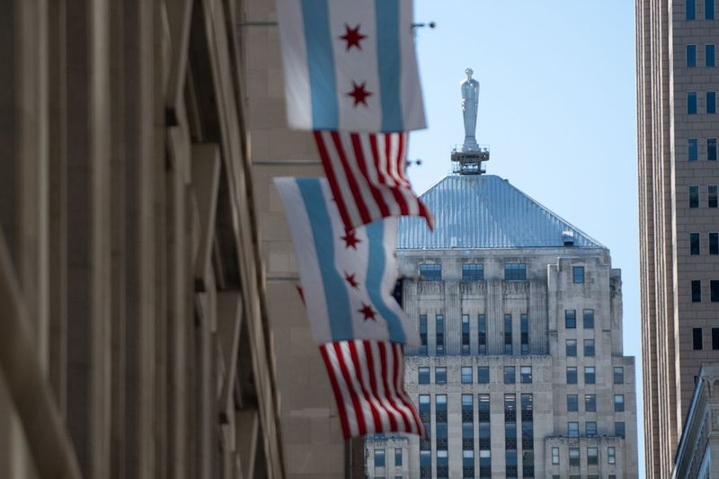 LaSalle Street i Loop, med Rådhuset til venstre og Board of Trade-bygningen i baggrunden.