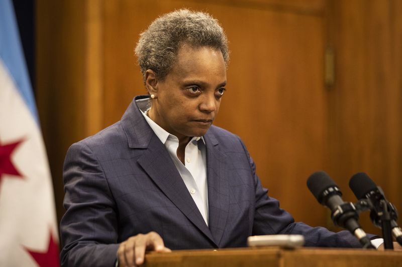 Prefeita Lori Lightfoot em entrevista coletiva em dezembro de 2019.