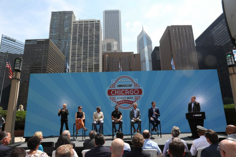  De aankondiging van een NASCAR-race die naar Chicago zou komen, trok veel publiek voor een paneldiscussie over de populariteit van de sport.