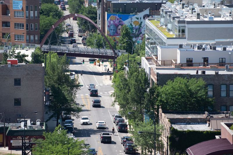 Vaade 606 rajale, vaadatuna Wicker Parkis asuva Robey hotelli katuselt.
