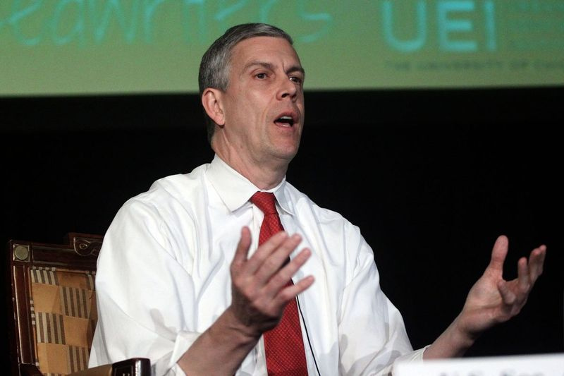 Tidigare CPS-chefen och USA:s utbildningssekreterare Arne Duncan har nu en ideell organisation som arbetar med utsatta ungdomar.