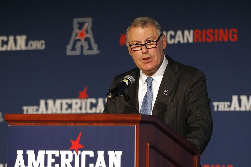 El comisionado de la AAC dice que la conferencia no tramó con ESPN para asaltar otras ligas