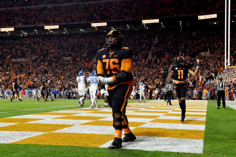   Tennessees Javontez Spraggins fejrer et touchdown i fjerde kvartal mod Kentucky.