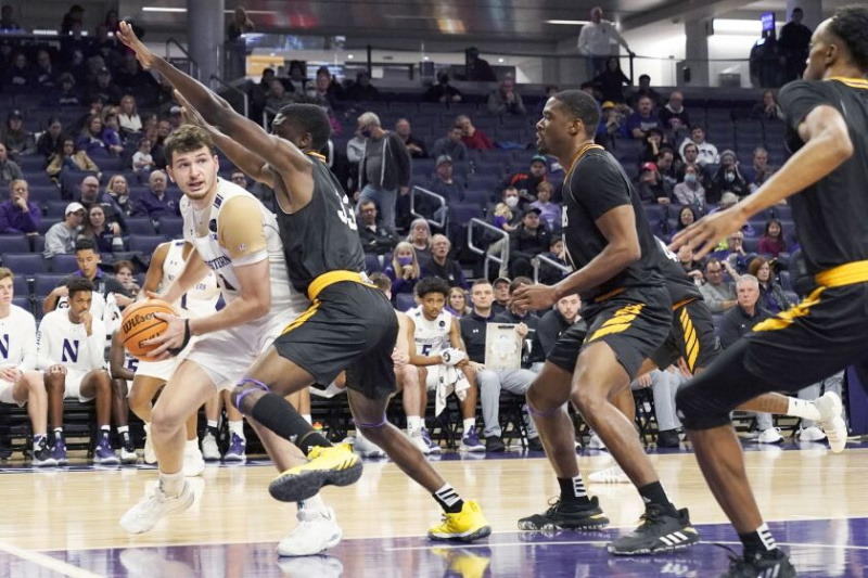  Robbie Beran a récolté 20 points et 12 rebonds contre Prairie View A&M.