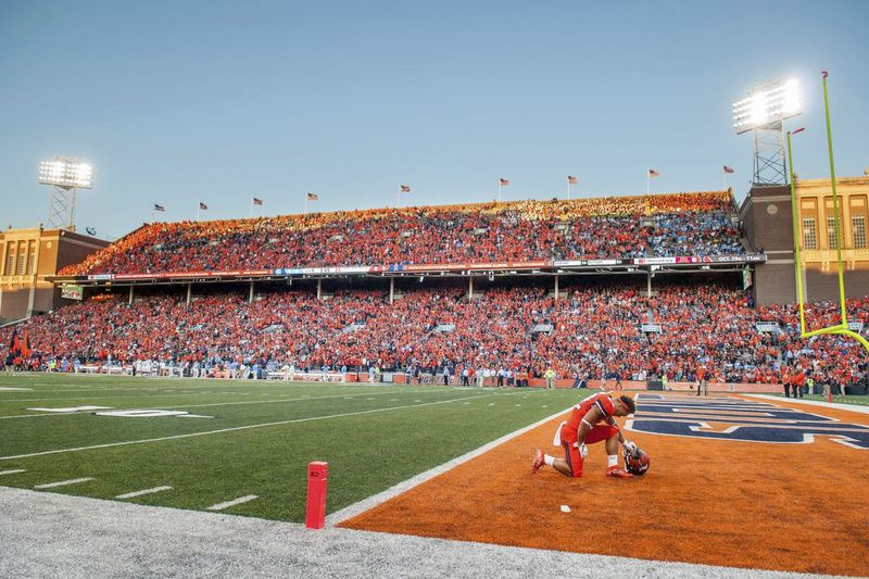 Illinois erließ neue Regeln und Protokolle für Fußballspiele im Memorial Stadium.