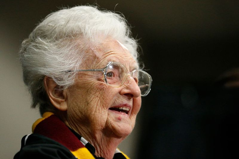 Sora Jean Dolores Schmidt, capelanul masculin de baschet din Loyola, va apărea la College GameDay de la ESPN.