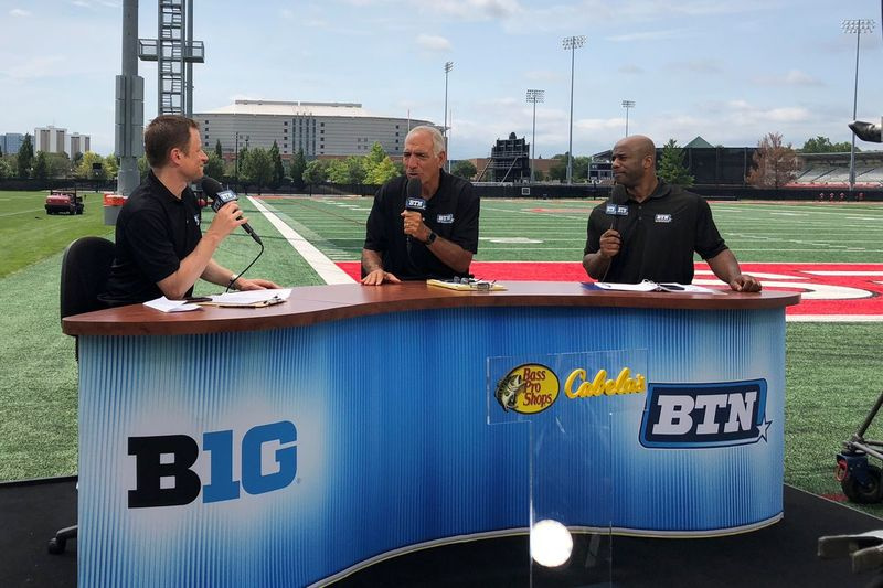 Dave Revsine (fra venstre), Gerry DiNardo og Howard Griffith vil ikke være på udebane i denne sæson med BTN Tailgate. De vil udsende showet fra Big Ten Networks Chicago-studier.