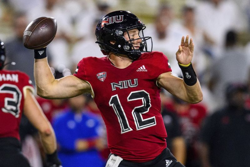 NIU quarterback Rocky Lombardi, een transfer van Michigan State, zal zijn derde optreden in Michigan Stadium maken.