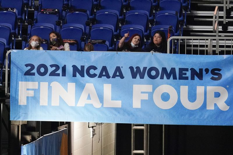 En ligestillingsrapport anbefalede, at NCAA afholdt mænds og kvinders Final Fours på samme sted.