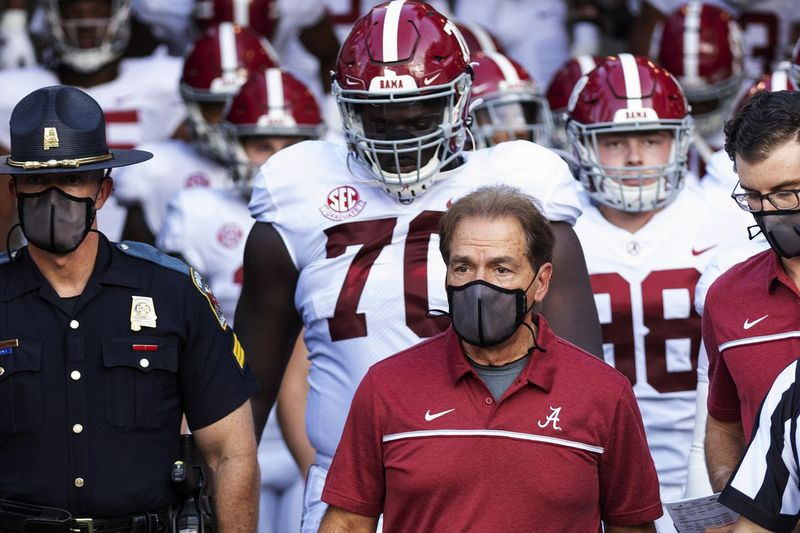 Alabama är nr 1 i försäsongstränarens collegefotbollsundersökning.