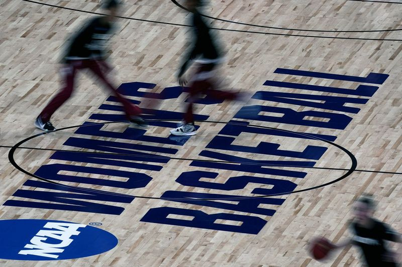 NCAA naiste korvpalliturniir kasutab alates sellest hooajast turunduses ja brändingus terminit March Madness.