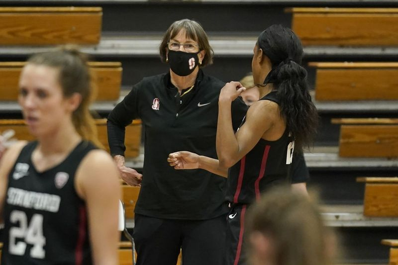 Με μια νίκη επί του Ειρηνικού, η Tara VanDerveer έγινε η πιο νικήτρια προπονήτρια γυναικών στην ιστορία, σπάζοντας το ρεκόρ της Pat Summitt με 1.098.
