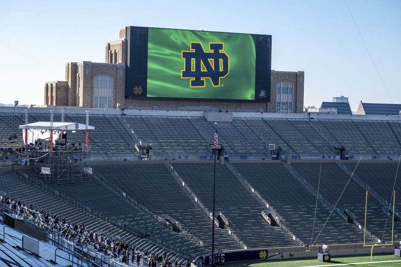 Notre Dame sagde, at det har til hensigt at tillade fuld kapacitet på Notre Dame Stadium for den kommende fodboldsæson.