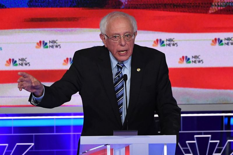 Sen. Bernie Sanders taler under det andet demokratiske primærvalg den 27. juni 2019.
