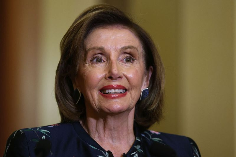 Spreker Pelosi houdt fotomoment met Jordaanse koning Abdullah II