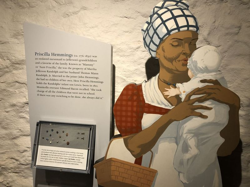 Zgodba Sally Hemings in njene družine, ki je bila v lasti Thomasa Jeffersona, je zavzela vidnejši položaj v njegovem domu Monticello.