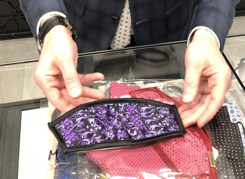 Scott Shapiro, fils du fondateur de Syd Jerome, le magasin pour hommes haut de gamme Loop fondé par son père Sidney, montre l