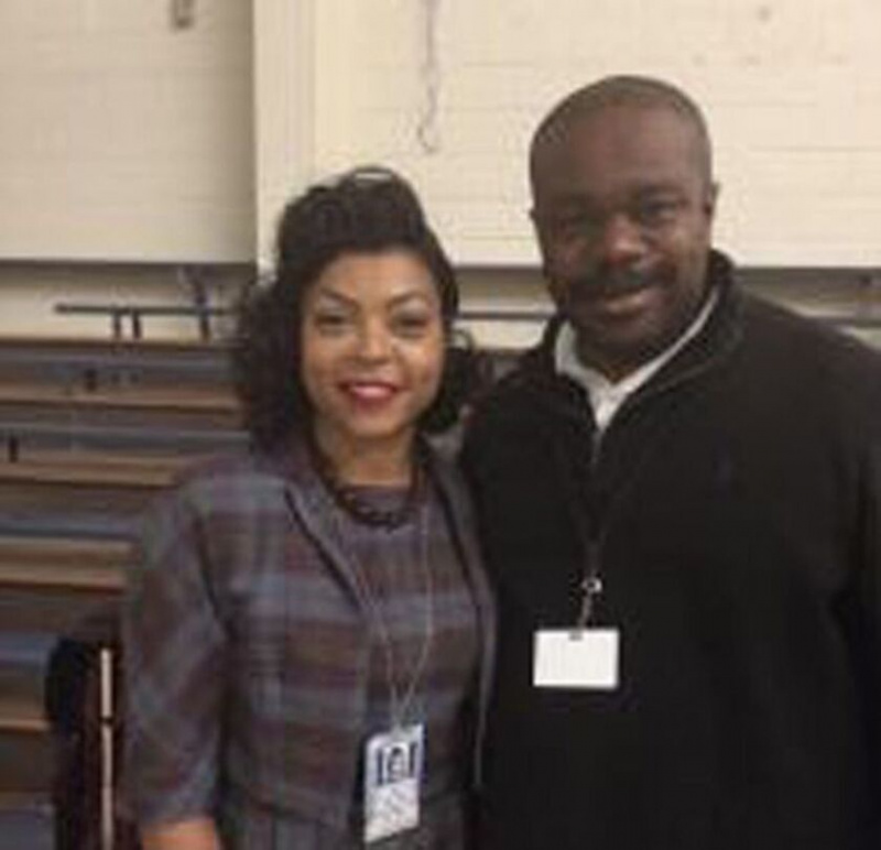   Rudy Horne, Chicago põliselanik, kes oli filmi 'Peidetud figuurid' matemaatika konsultant, koos Taraji P. Hensoniga, kes kehastas filmis Katherine Johnsonit.